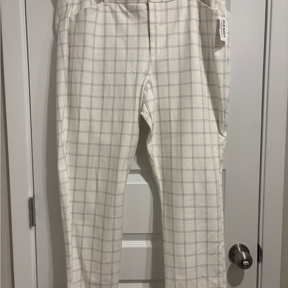 Old Navy White and Grey Checkered Pixie Skinny Pants